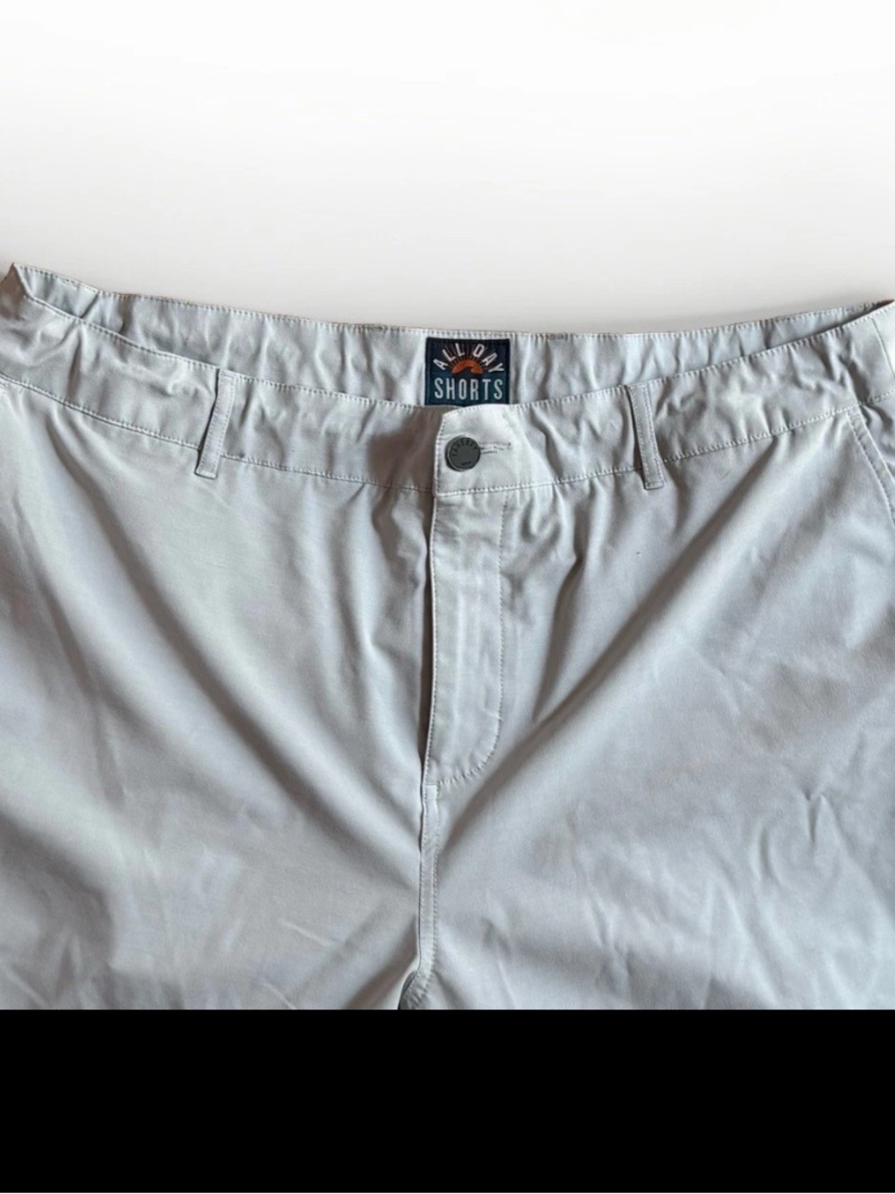 Faherty All Day Flat Front Shorts in White Gray